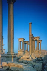 Überreste von Säulen auf der Kolonnadenstraße